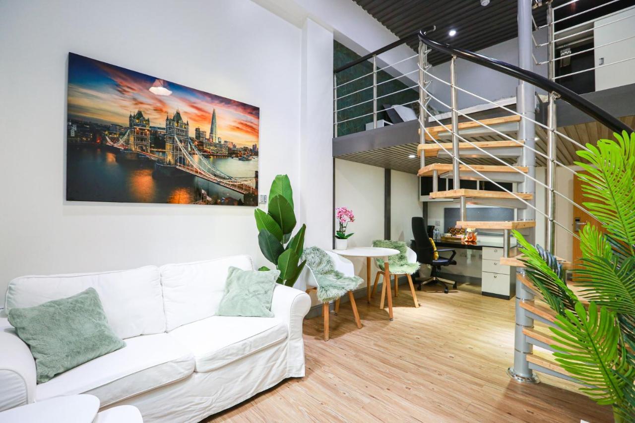 B104 Cosy Chic Loft Apartment Coventry